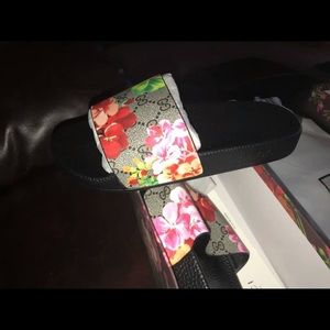 Gucci Bloom Slides w/box
